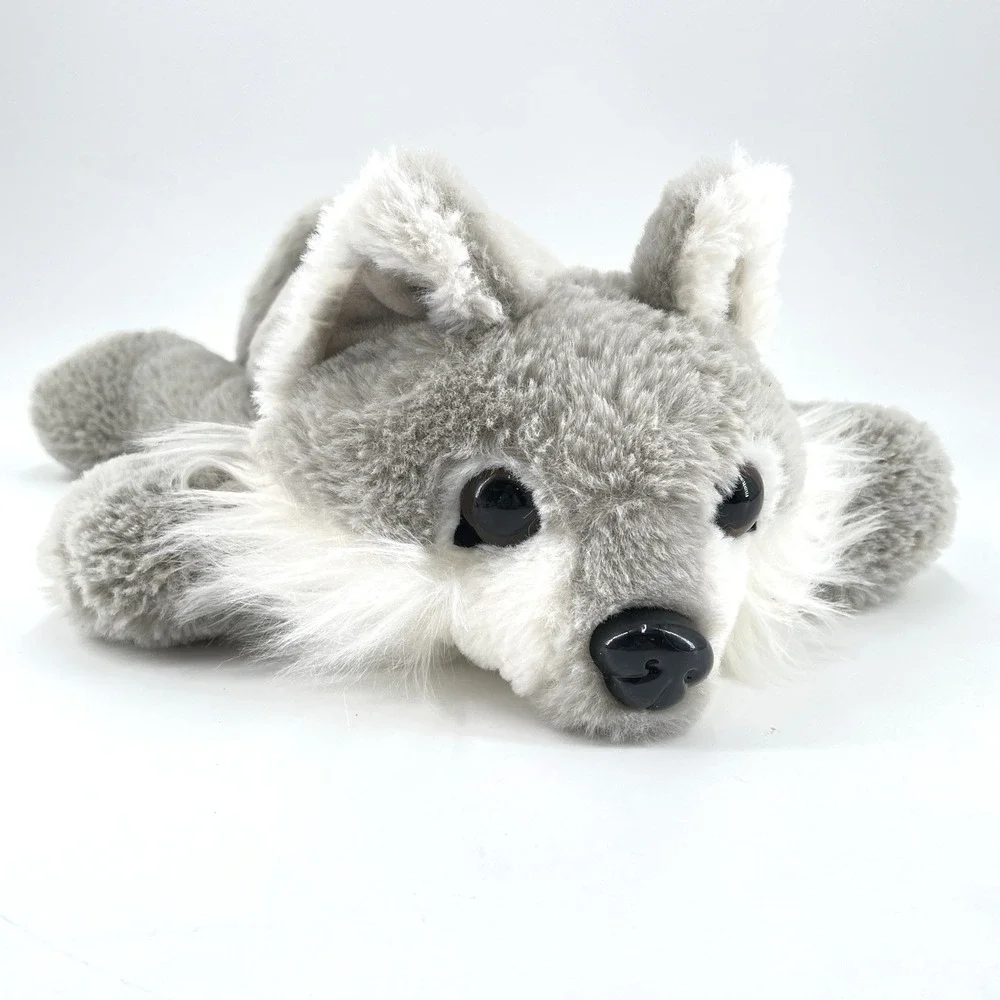 Bass Pro Grey White Timber Wolf Laying Spring 2019 14